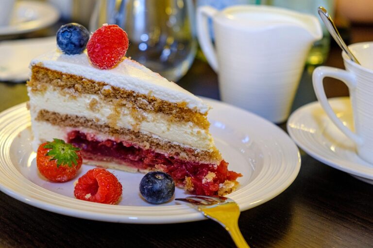 cakes-7601676_1280
