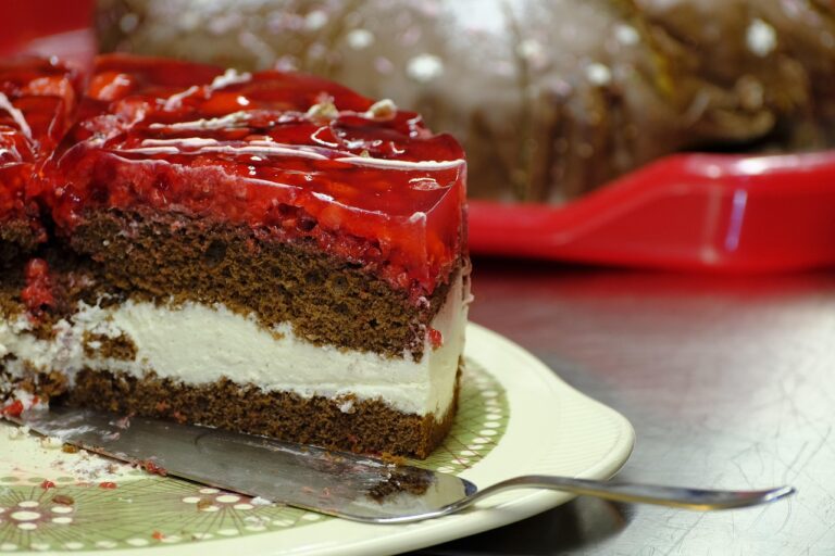 cakes-7601679_1280